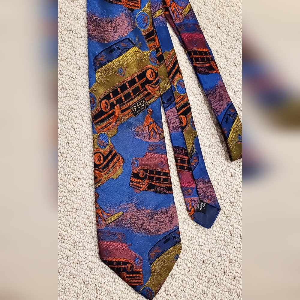 Jsaco Made In Italy Silk Tie,  Surfer,Ocean,Waves,Convertible Car, EUC
